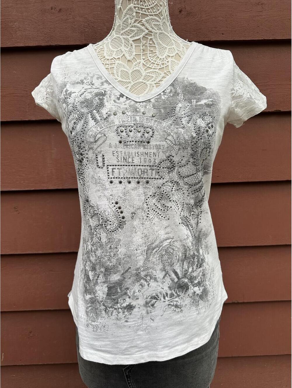 Maurice's Lace Sleeve Graphic Tee